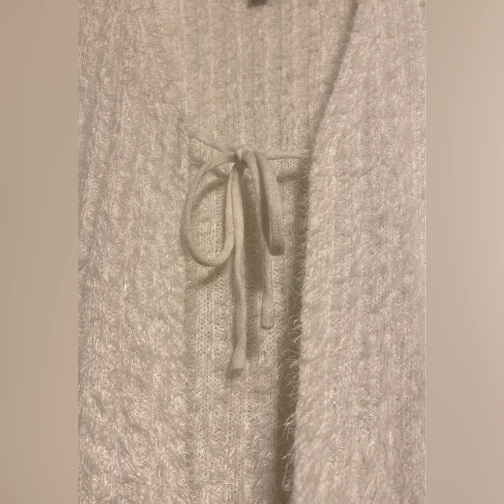 White fuzzy sweater - Picture 4 of 6